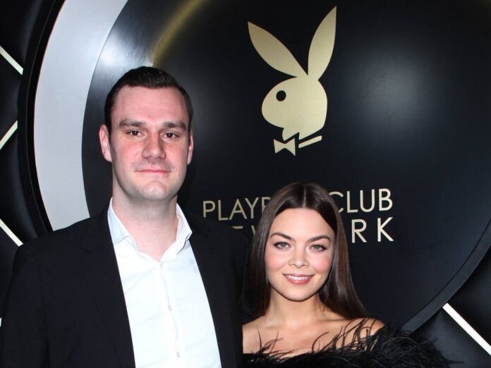 Cooper Hefner und Scarlett Byrne 2018 bei der Eröffnung des Playboy-Clubs in New York.