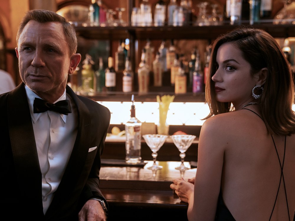 Stahl Daniel Craig in "Keine Zeit zu sterben" glatt die Show: Ana de Armas als CIA-Agentin Paloma.