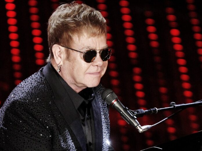 Elton John bei einem seiner Konzerte.