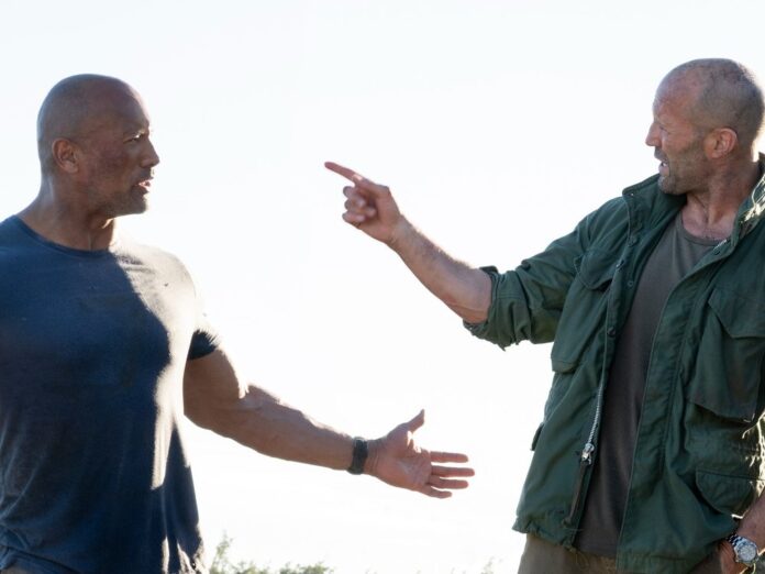 Dwayne Johnson als Luke Hobbs (l.) und Jason Statham als Deckard Shaw in 