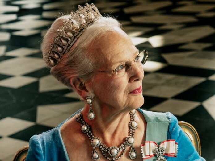 Das neue Porträt von Königin Margrethe II. wurde im Kuppelsaal von Schloss Fredensborg aufgenommen.