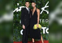 Romeo Beckham und Mia Regan feiern ihr Red-Carpet-Debüt bei den British Fashion Awards.