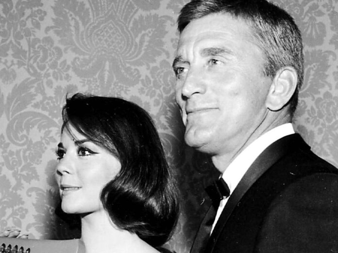 Natalie Wood und Kirk Douglas bei einer gemeinsamen Veranstaltung im Jahr 1966.