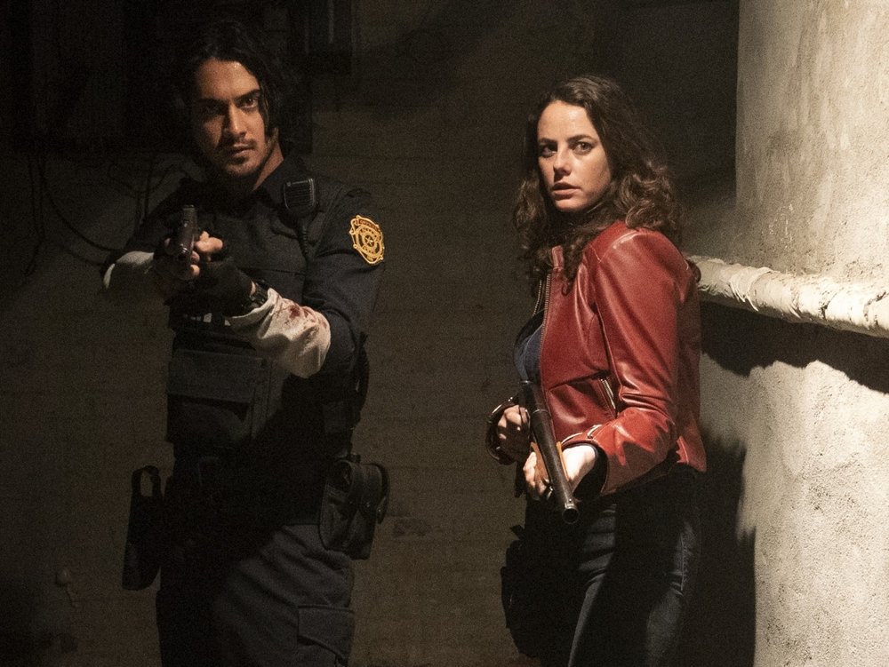 Leon S. Kennedy (Avan Jogia) und Claire Redfield (Kaya Scodelario) in "Resident Evil: Welcome to Raccoon City"