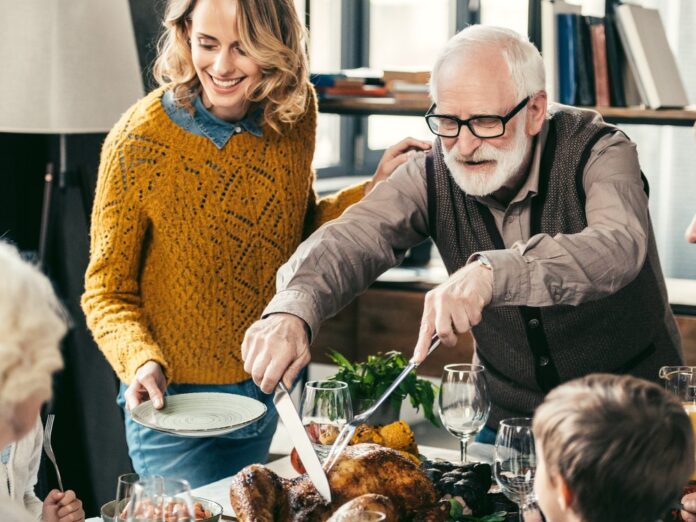 Ein üppiges Abendessen mit Truthahn gehört in den USA an Thanksgiving einfach dazu.