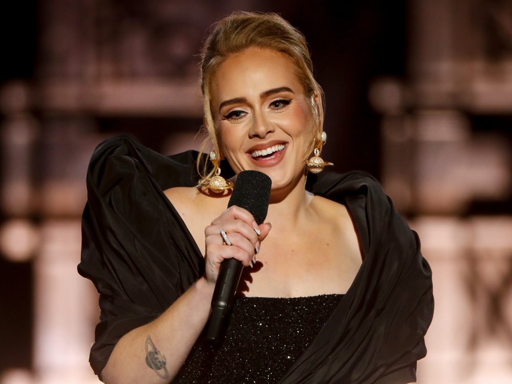 Sängerin Adele ist ganz vernarrt in ihre neuen Rich-Paul-Sneaker.