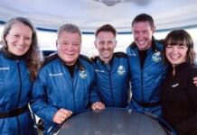 William Shatner (2. v. r.) mit seiner Weltraum-Crew.