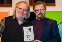 Benny Andersson (l.) und Björn Ulvaeus von ABBA mit dem "Nummer 1 Jahres-Award".