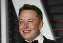 Elon Musk thront an der Spitze der reichsten Menschen der Welt.