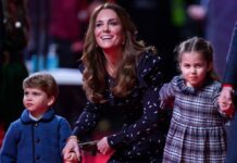 Herzogin Kate (M.) mit ihren beiden Kindern Prinz Louis (l.) und Prinzessin Charlotte auf dem roten Teppich.