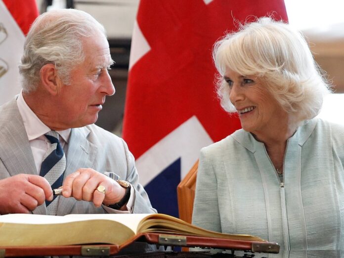 Prinz Charles und Herzogin Camilla gehen mit den royalen Fans auf eine literarische Reise.