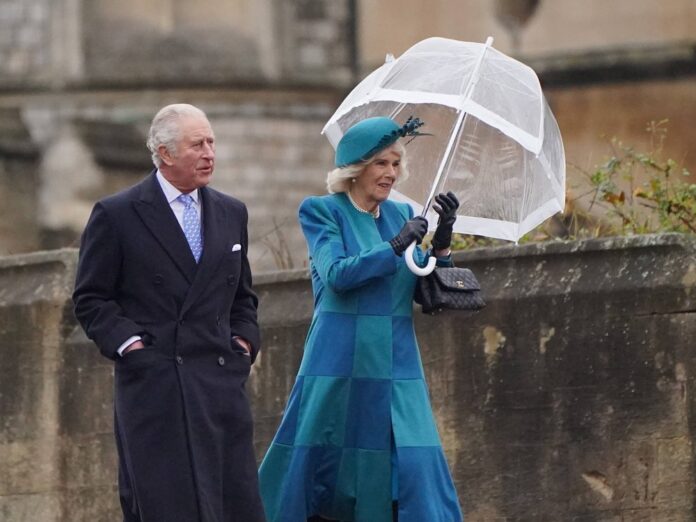 Prinz Charles und Herzogin Camilla am 1. Weihnachtsfeiertag in Windsor.