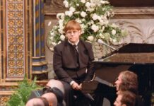 Elton John bei der Trauerfeier für Prinzessin Diana am 6. September 1997 in der Westminster Abbey.