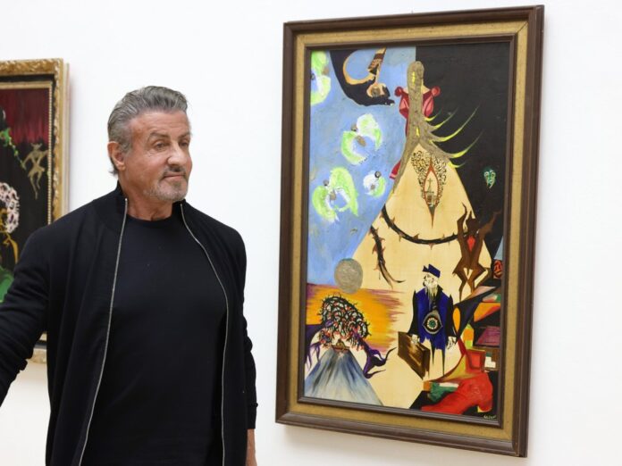 Sylvester Stallone stellt derzeit seine Kunstwerke in Hagen (Nordrhein-Westfalen) aus.