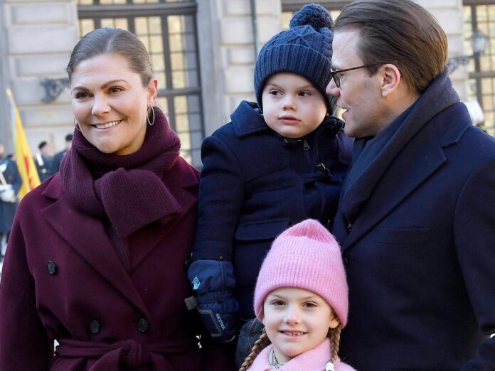 Kronprinzessin Victoria mit ihren Kindern Estelle und Oscar sowie Ehemann Prinz Daniel.