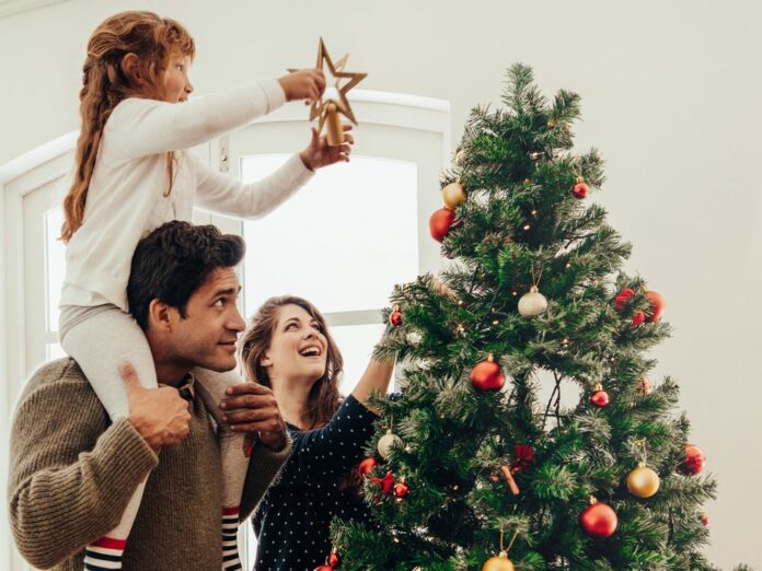 Ein festlicher Baum darf an Weihnachten bei vielen nicht fehlen.