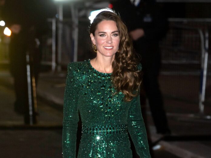 Herzogin Kate zeigt sich im eleganten grünen Kleid.