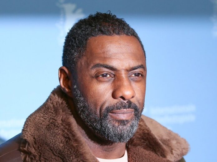 Idris Elba bleibt in Lauerstellung.