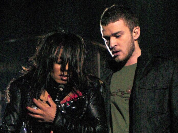 Janet Jackson und Justin Timberlake während Nipplegate im Jahr 2004 beim Super Bowl.