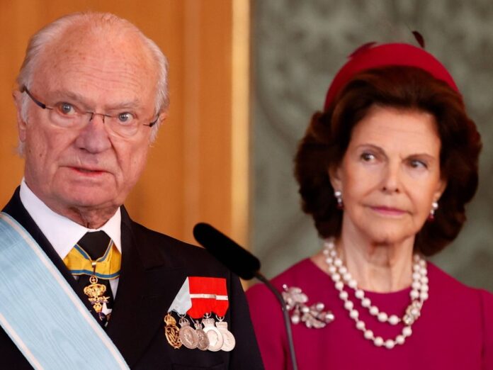 König Carl Gustaf und Königin Silvia haben sich in häusliche Isolation begeben.