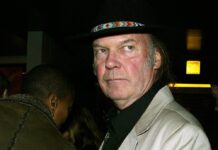 Neil Young zeigt klare Kante.