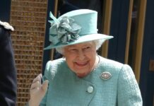 Die Queen ist nach Sandringham geflogen.