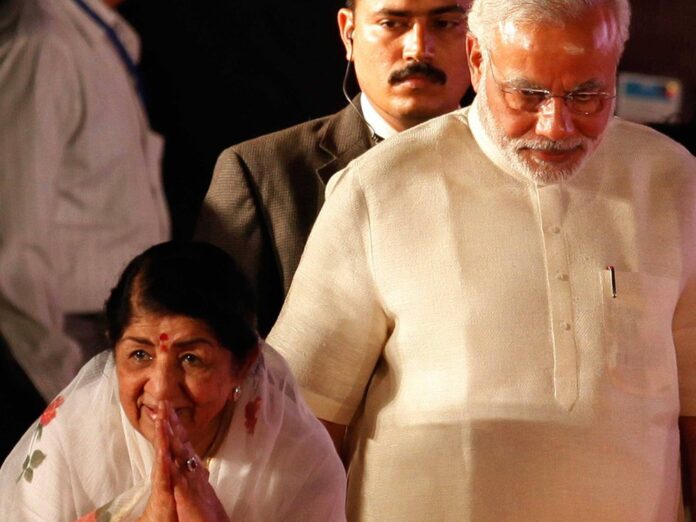 Auch der indische Premierminister Narendra Modi (r.) trauert um Lata Mangeshkar (l.)