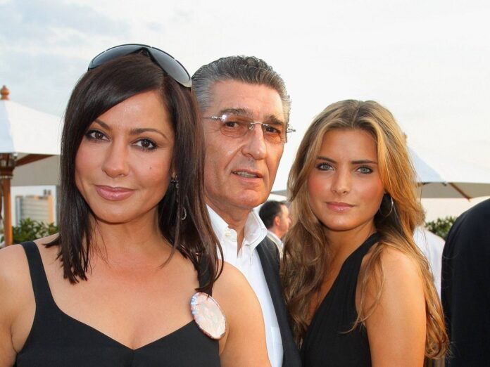 Ein gemeinsames Foto aus dem Jahr 2008: Rudi Assauer umgeben von Simone (li.) und Sophia Thomalla.