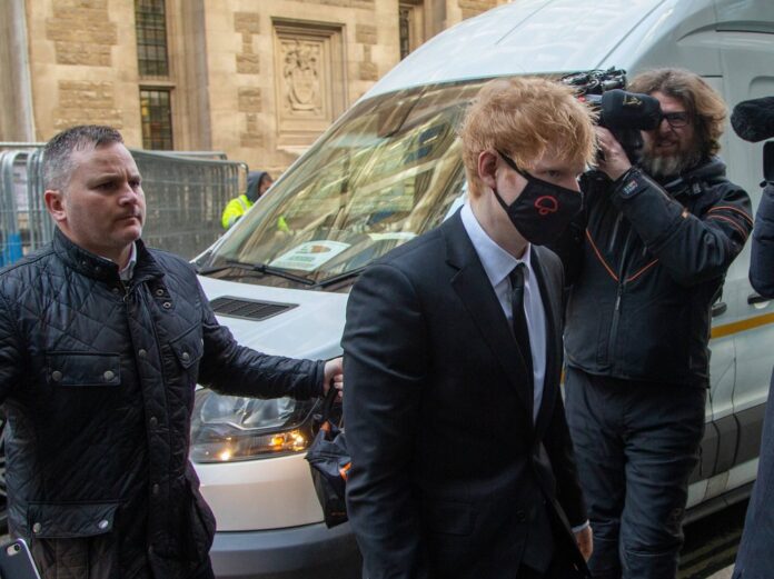 Ed Sheeran auf dem Weg ins Gericht.