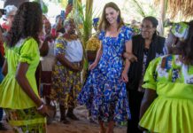 Herzogin Kate tanzt in Belize.