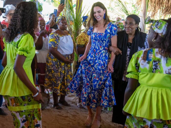 Herzogin Kate tanzt in Belize.