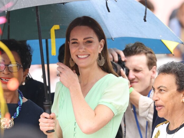 Herzogin Kate strahlte das Regenwetter auf den Bahamas einfach weg.