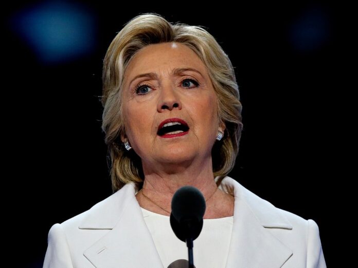 Hillary Clinton hat sich mit dem Coronavirus infiziert.
