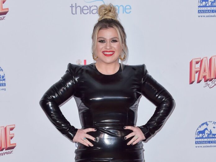 Die Sängerin wird auch weiterhin als Kelly Clarkson auftreten.