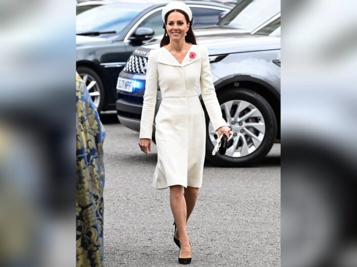 Das weiße Kleid von Alexander McQueen hat Kate bereits mehrmals getragen - diesmal bei einem Gottesdienst.