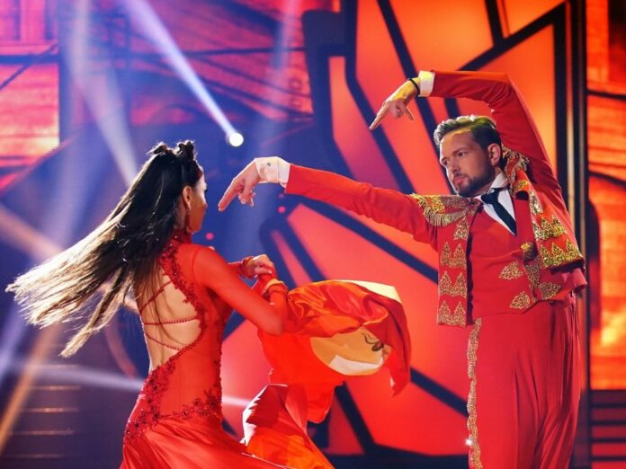 Bastian Bielendorfer mit seiner Tanzpartnerin Ekaterina Leonova bei 