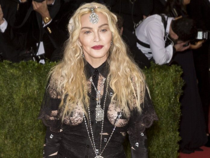 Madonna ist nach drei Jahren mit ihrem Background-Tänzer angeblich wieder Single.