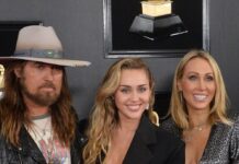 Miley Cyrus (Mitte) mit ihrem Vater Billy Ray und Mutter Tish Cyrus.