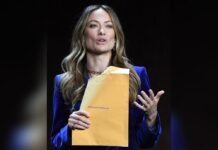 "Persönlich und vertraulich": Olivia Wilde erhält die Sorgerechtsunterlagen von ihrem Ex-Partner live auf der Bühne.
