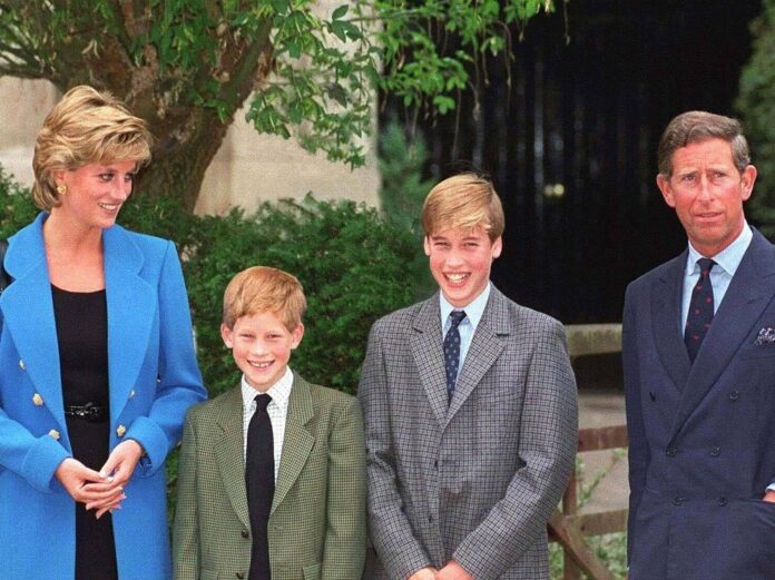 Prinzessin Diana mit ihren Söhnen Harry und William sowie Prinz Charles in Eton (v.l.).