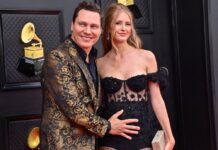 Tiësto und seine Ehefrau Annika Backes bei den Grammy Awards 2022.