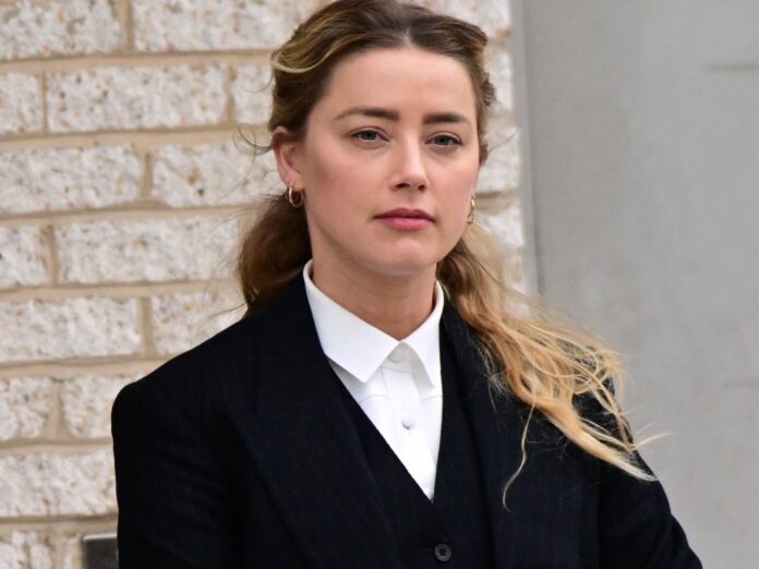 Amber Heard hat zum ersten Mal selbst im US-Prozess gegen Johnny Depp ausgesagt.