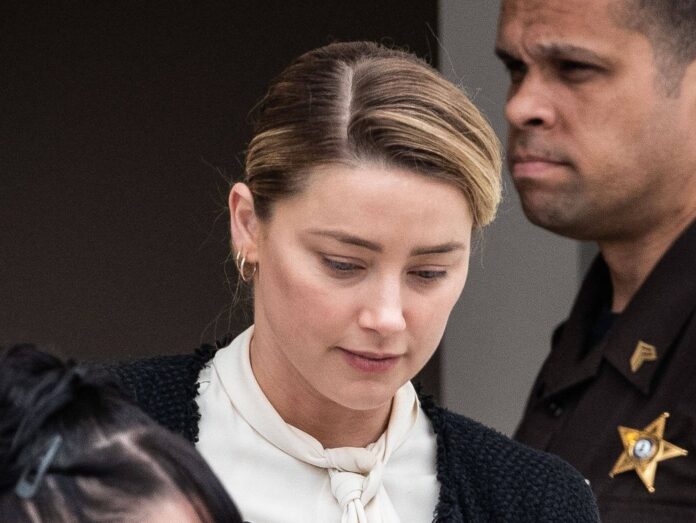 Amber Heard behauptet im Gerichtsprozess gegen Johnny Depp