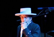 Bob Dylan bei einem Auftritt 2012.