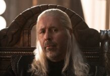 Paddy Considine als König Viserys Targaryen.