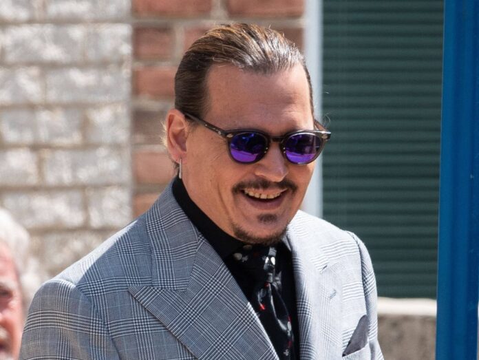 Johnny Depp brach wiederholt im Gerichtssaal in Gelächter aus.