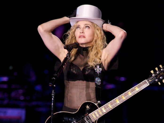 Madonna verkaufte im Mai in Zusammenarbeit mit dem NFT-Künstler Beeple drei digitale Kunstwerke