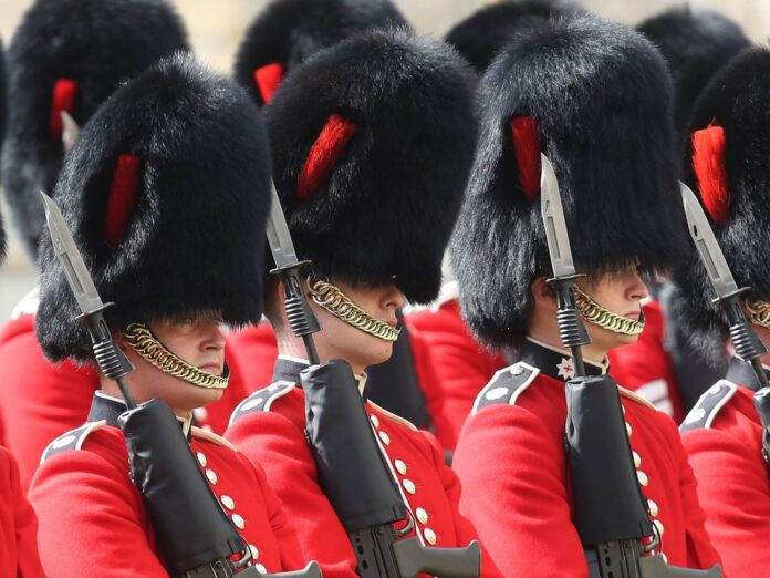 Die Coldstream Guards sind eines der Leibregimenter der Queen.