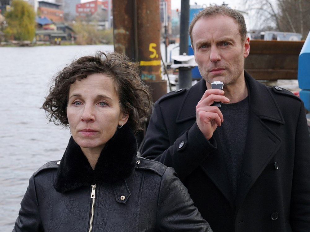 Nina Rubin (Meret Becker) und Robert Karow (Mark Waschke) ermitteln im "Tatort: Das Mädchen