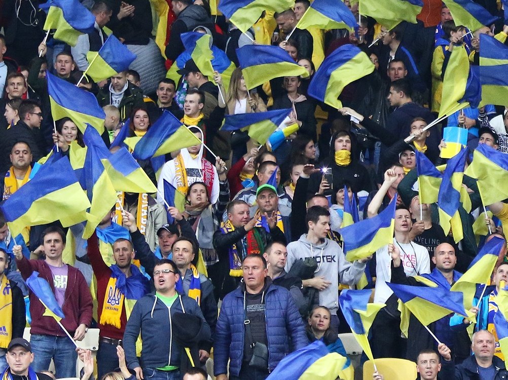 Ukrainische Fans während der EM-Qualifikation gegen Portugal im Jahr 2019.